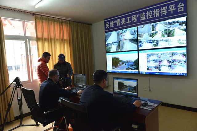 四川电视台《雪亮工程》摄制组到我县拍摄专题片 共同展示电视系统服务成效